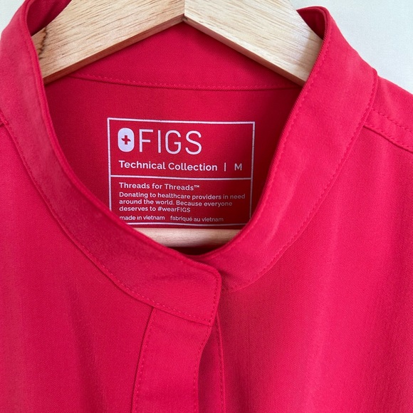 Figs Rafaela Oversized Scrub Top in Neon Red, size M - Picture 3 of 4